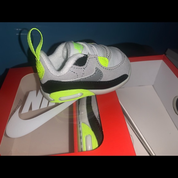 Crib bottom Nike’s - Picture 1 of 3